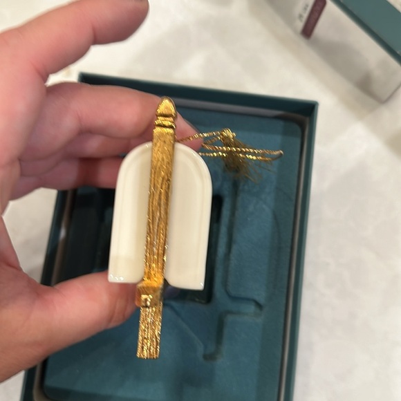 Perfect condition mailbox merry Christmas ornament - with box - Picture 3 of 4